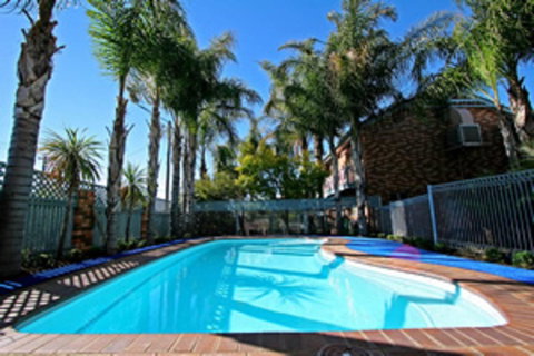 Cattlemans Country Motor Inn & Serviced Apartments - Lightning Ridge Tourism 0
