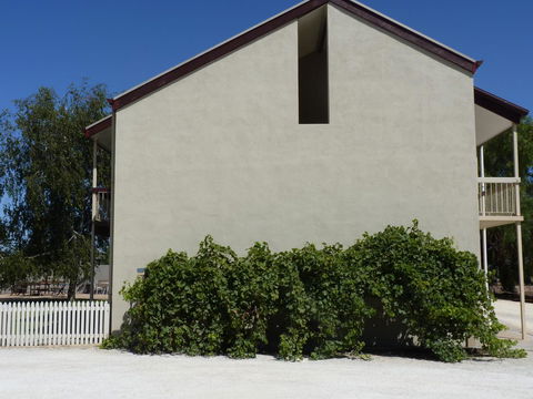 Coonawarra Motor Lodge - Lightning Ridge Tourism 8
