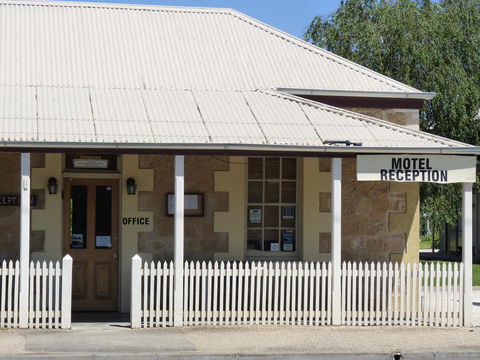 Coonawarra Motor Lodge - Lightning Ridge Tourism 5
