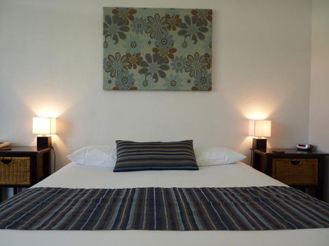 Coonawarra Motor Lodge - Lightning Ridge Tourism 2