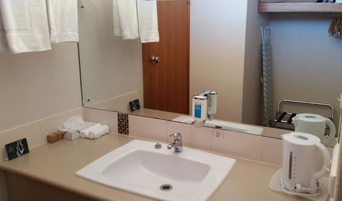 Coonawarra Motor Lodge - Lightning Ridge Tourism 15