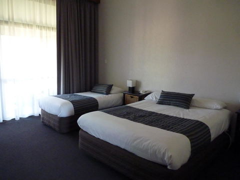 Coonawarra Motor Lodge - Lightning Ridge Tourism 7