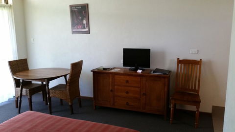 Coonawarra Motor Lodge - Lightning Ridge Tourism 13