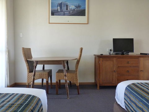 Coonawarra Motor Lodge - Lightning Ridge Tourism 9