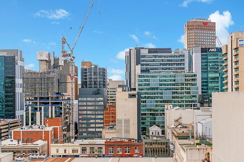 Executive Suite, Incredible Views Of City - Lightning Ridge Tourism 5