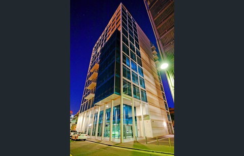 Executive Suite, Incredible Views Of City - Lightning Ridge Tourism 11