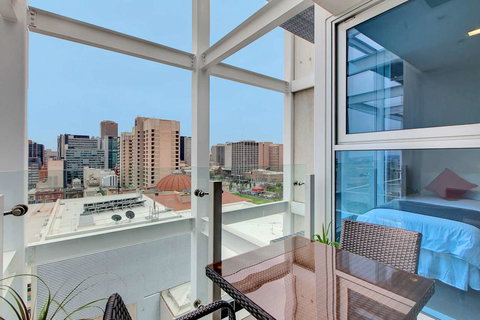 Executive Suite, Incredible Views Of City - Lightning Ridge Tourism 4