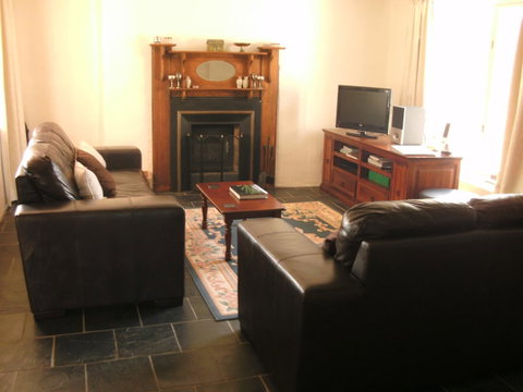 Peppermint Farm Cottage - Lightning Ridge Tourism 1