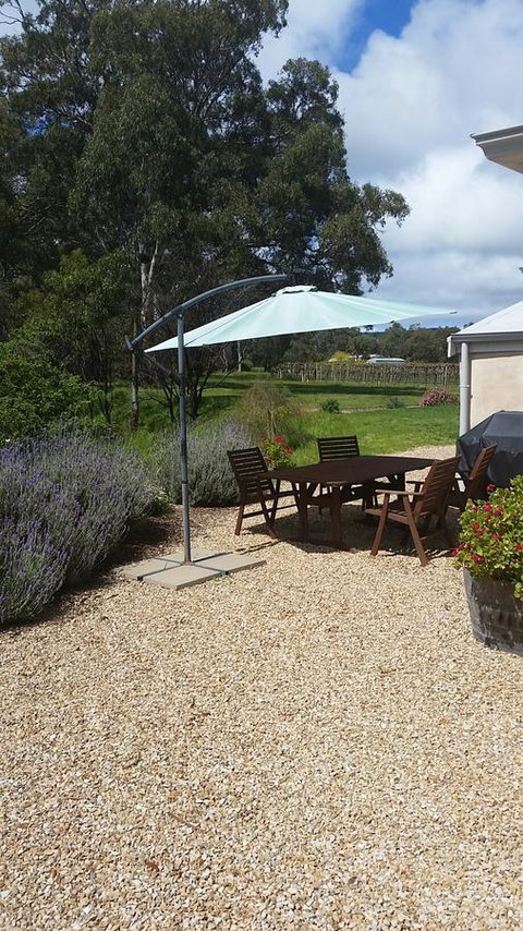 Peppermint Farm Cottage - Lightning Ridge Tourism 0