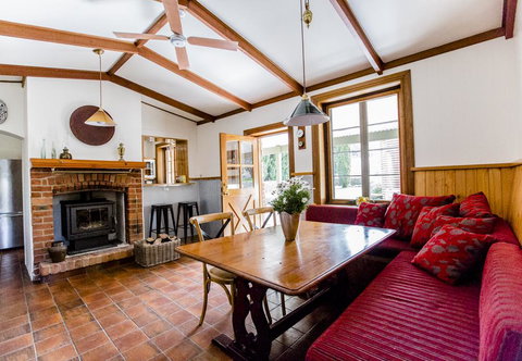 Grand Cru Estate Homestead - Lightning Ridge Tourism 3