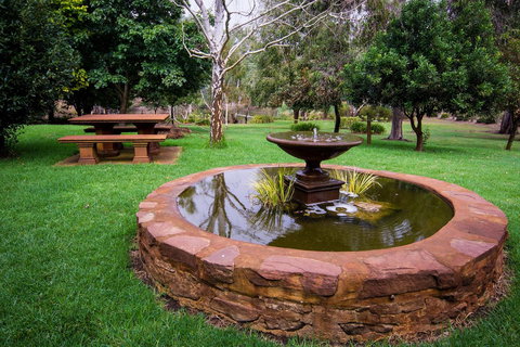 Grand Cru Estate Homestead - Lightning Ridge Tourism 15