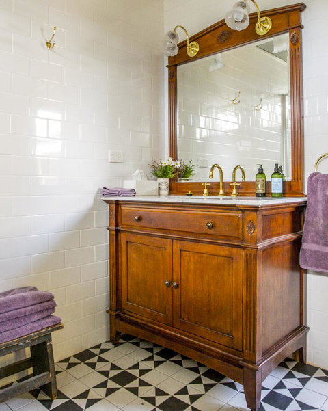 Grand Cru Estate Homestead - Lightning Ridge Tourism 4
