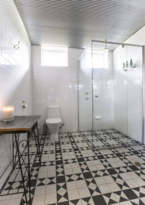 Grand Cru Estate Homestead - Lightning Ridge Tourism 2