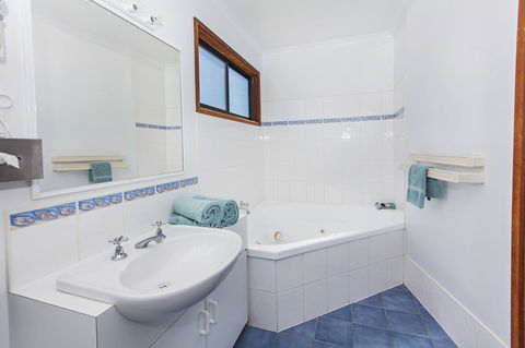 Echo Holiday Parks - Naracoorte - Lightning Ridge Tourism 30