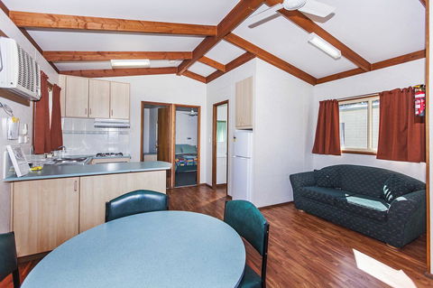 Echo Holiday Parks - Naracoorte - Lightning Ridge Tourism 12