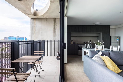 Modern 2 Bedroom+WIFI/Netflix/Parking+Great Views! - Lightning Ridge Tourism 2