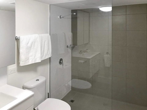 Modern 2 Bedroom+WIFI/Netflix/Parking+Great Views! - Lightning Ridge Tourism 43