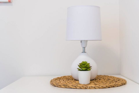 Modern 2 Bedroom+WIFI/Netflix/Parking+Great Views! - Lightning Ridge Tourism 16