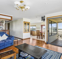Rocks Retreat House with Sea Views - Lightning Ridge Tourism