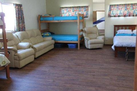 LAS ARENAS - The Sands - BEACH HOUSE - Lightning Ridge Tourism 4