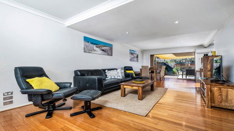 Casuarina 1 - Lightning Ridge Tourism 2