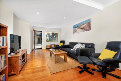 Casuarina 1 - Lightning Ridge Tourism 3