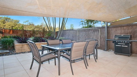 Casuarina 1 - Lightning Ridge Tourism 10