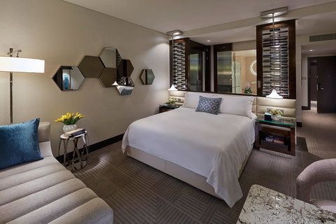 Crown Towers Perth - Lightning Ridge Tourism 16