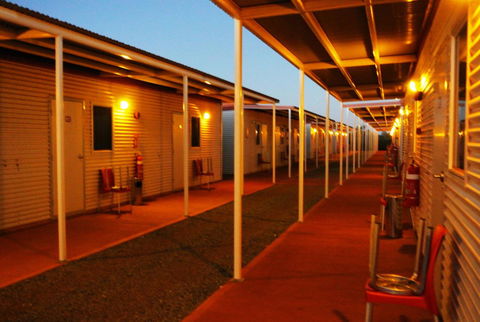 Capricorn Village - Lightning Ridge Tourism 13