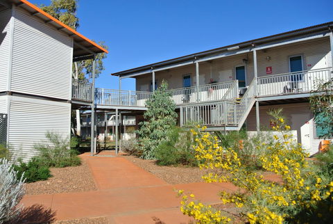 Capricorn Village - Lightning Ridge Tourism 14