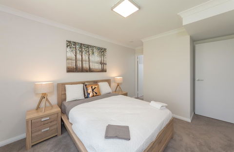 Yaran Suites - Lightning Ridge Tourism 11