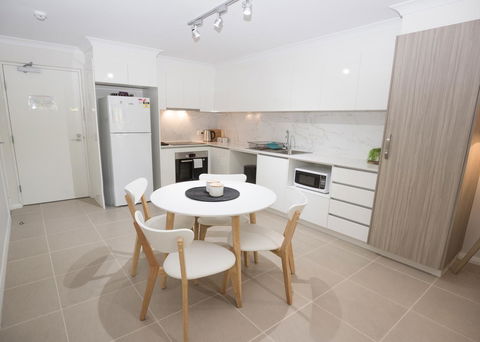 Yaran Suites - Lightning Ridge Tourism 18