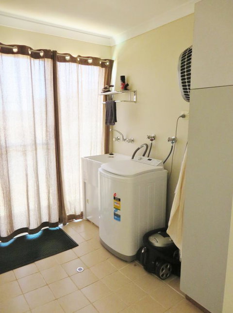 Kanga Cottage - Lightning Ridge Tourism 23