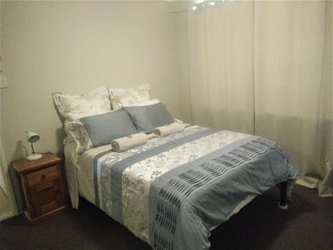 Kanga Cottage - Lightning Ridge Tourism 11