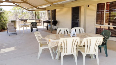 Kanga Cottage - Lightning Ridge Tourism 6