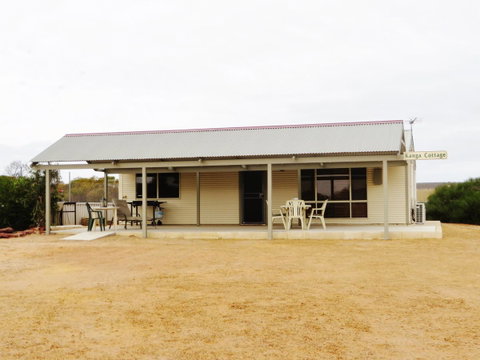 Kanga Cottage - Lightning Ridge Tourism 1