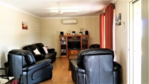 Kanga Cottage - Lightning Ridge Tourism 9