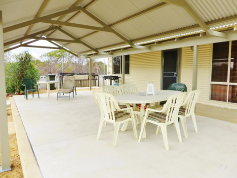 Kanga Cottage - Lightning Ridge Tourism 7