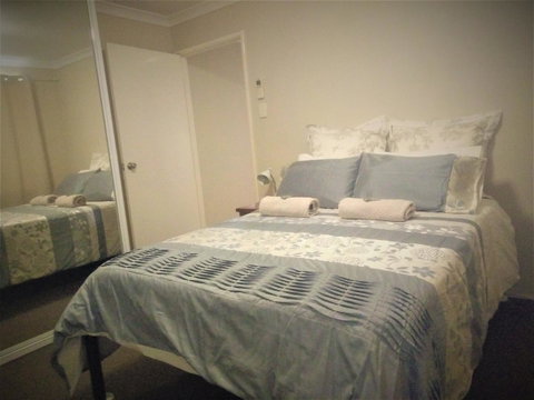 Kanga Cottage - Lightning Ridge Tourism 10