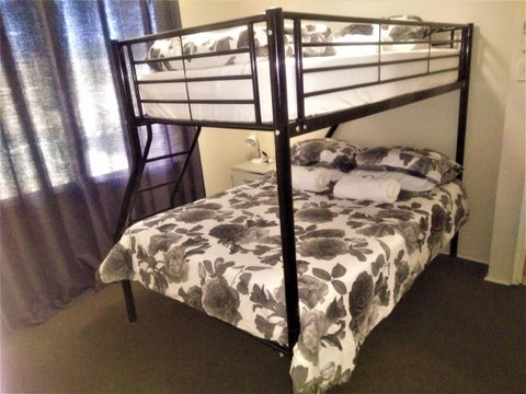 Kanga Cottage - Lightning Ridge Tourism 13
