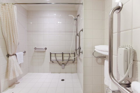 Duxton Hotel Perth - Lightning Ridge Tourism 4