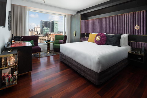 QT Perth - Lightning Ridge Tourism 1