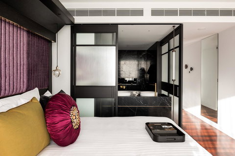 QT Perth - Lightning Ridge Tourism 32