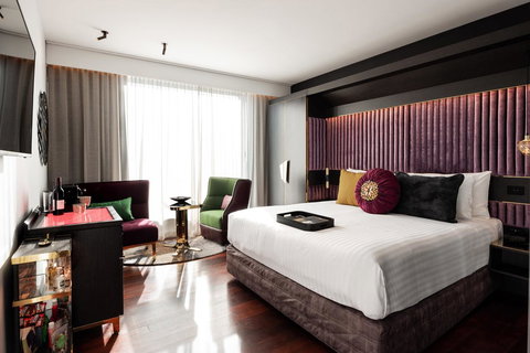 QT Perth - Lightning Ridge Tourism 38