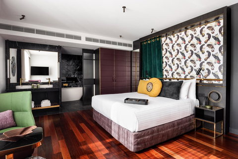 QT Perth - Lightning Ridge Tourism 29