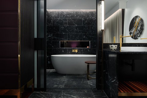 QT Perth - Lightning Ridge Tourism 40