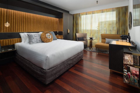 QT Perth - Lightning Ridge Tourism 36