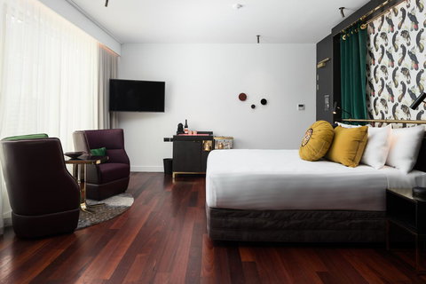 QT Perth - Lightning Ridge Tourism 9