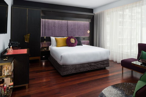 QT Perth - Lightning Ridge Tourism 23