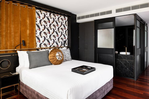 QT Perth - Lightning Ridge Tourism 37